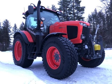 Traktor i snø