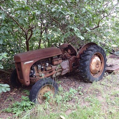 Rusten traktor